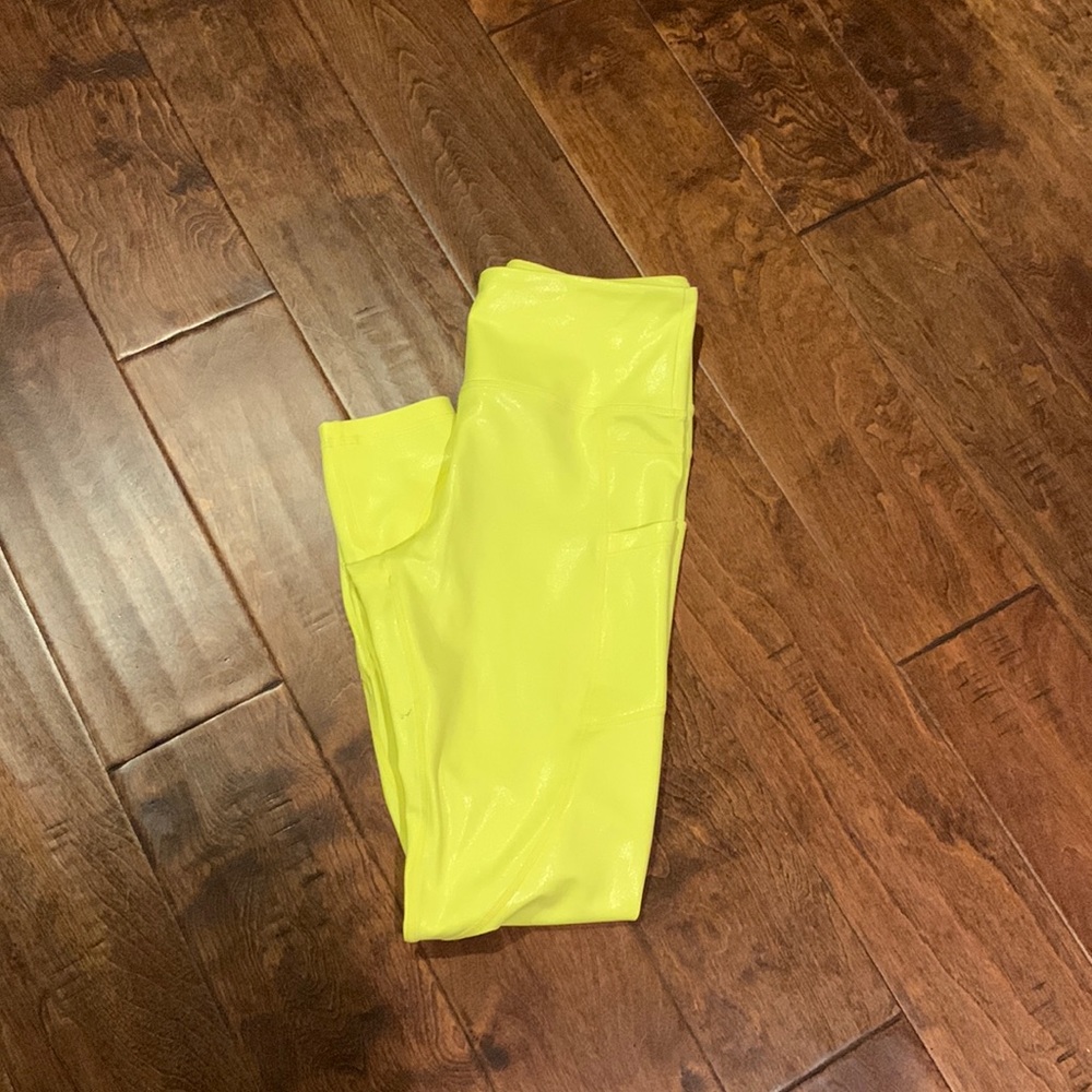 Zyia leggings size 6-8 Metallic yellow